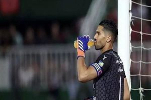 جریمه حسینی به علت مصاحبه؟ کاپیتان استقلال از لیست پرداخت‌ها حذف شد_آینده