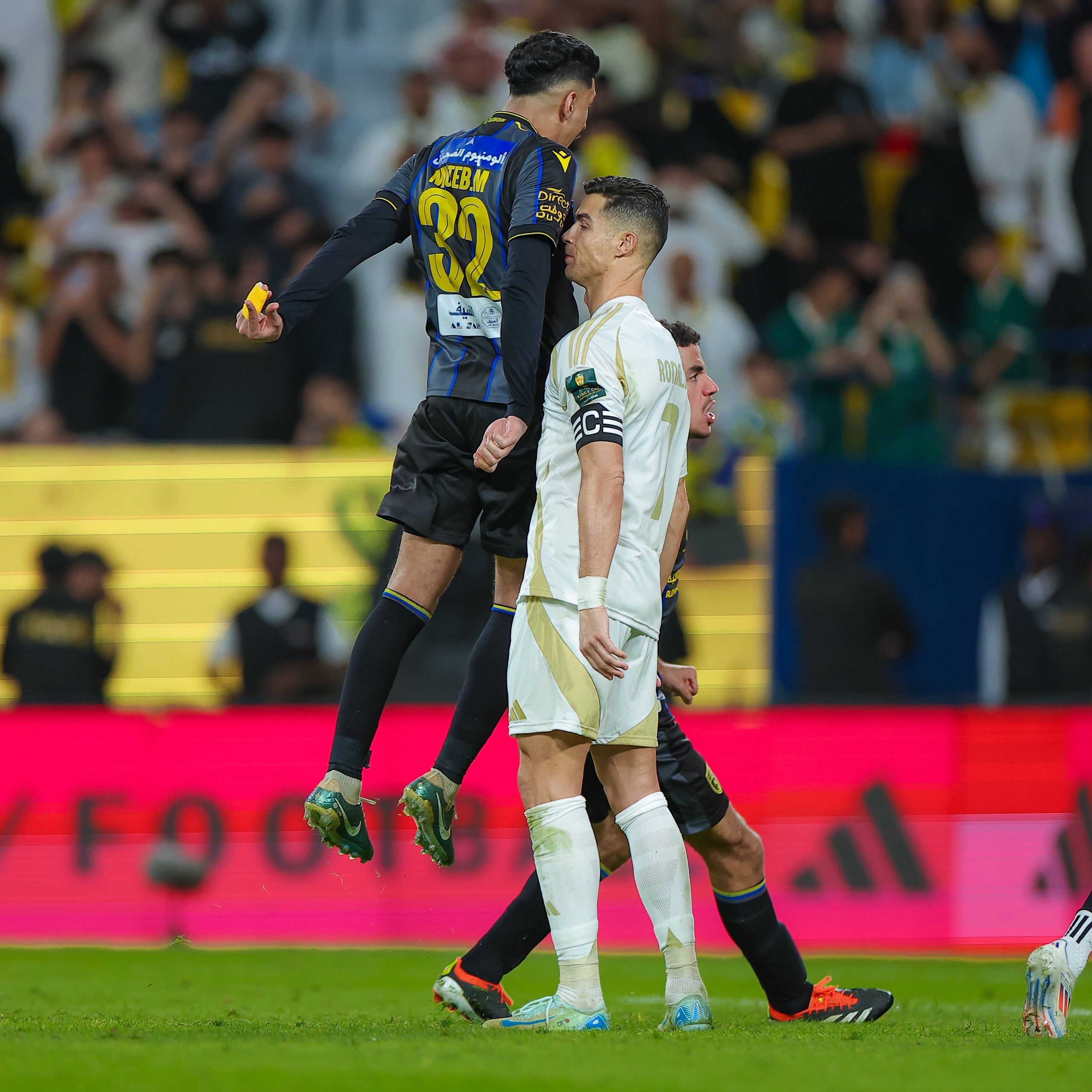 خوشحالی جنجالی بازیکن التعاون چسبیده به کریستیانو رونالدو/ عکس_آینده 11 20241030_001642_0