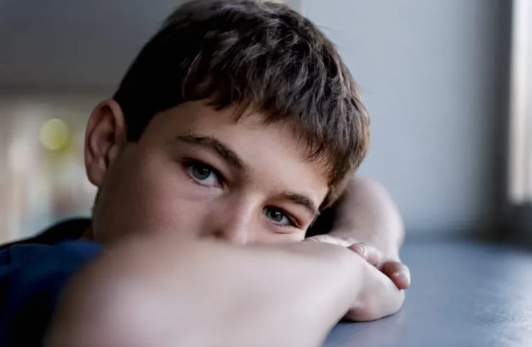 سخن بگویید کردن والدین بر آینده فرزندان چه اثری دارد؟_آینده