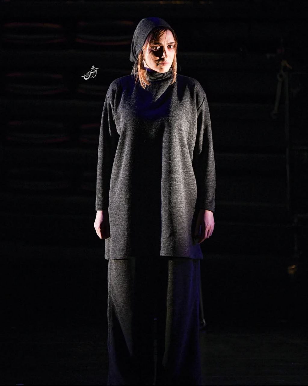 اجرای تازه ترین تاثییر جلال تهرانی در تئاتر شهر اغاز شد؛ اغاز توفانی «بونکر دوم/ شکارچی و قطار»_آینده 23 photo 2024 12 30 21 58 47