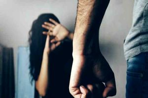 با همسری که دست بزن دارد چه کنیم؟_آینده