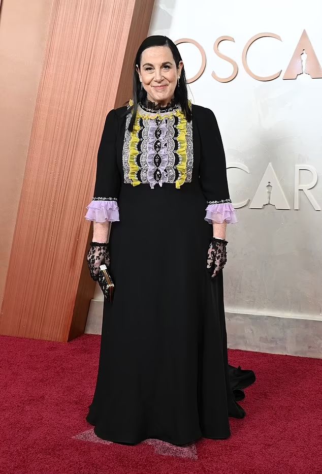 1741028449 676 بدترین استایل های اسکار ۲۰۲۵؛ آریانا گرانده با پیراهن پفی