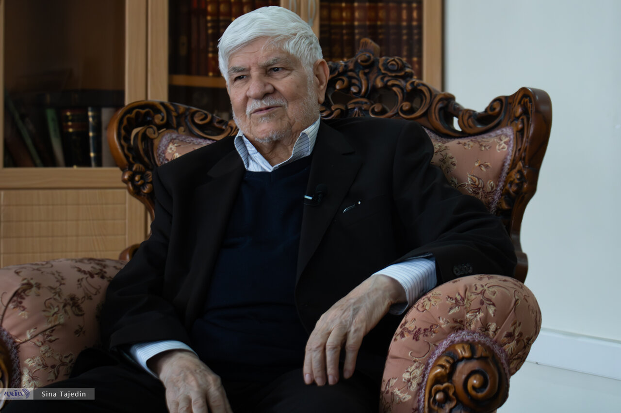 امام(ره) سریال «اوشین» را دوست داشتند/ شش تکه از سریال «امام علی» حذف شد/ حقیقت «اوشین» چیزی نبوده است که ما نشان دادیم، حذفیات بسیاری داشت_آینده 16 امام(ره) سریال «اوشین» را دوست داشتند/ شش قسمت از سریال «امام علی» حذف شد/ واقعیت «اوشین» چیزی نبود که ما نشان دادیم، حذفیات زیادی داشت