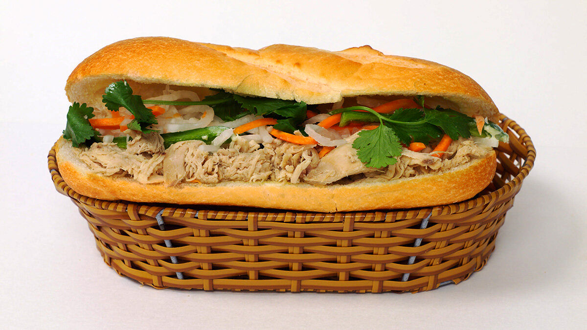 ساندویچ کالباس، بهترین غذای بین راهی در سفرها!_آینده 14 ساندویچ کالباس، بهترین غذای بین راهی در سفرها!/ به این باکسها میتوان اعتماد کرد؟