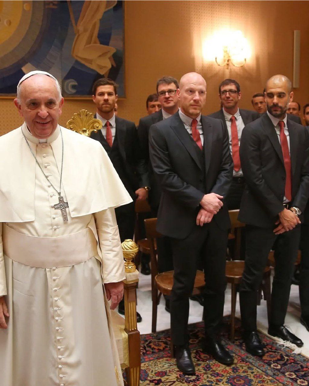 عشق فوتبال ترین پاپ تاریخ؛ نگاهی به قاب های مشترک پاپ فرانسیس و چهره های فوتبالی_آینده 35 photo_2025-04-24_12-50-08