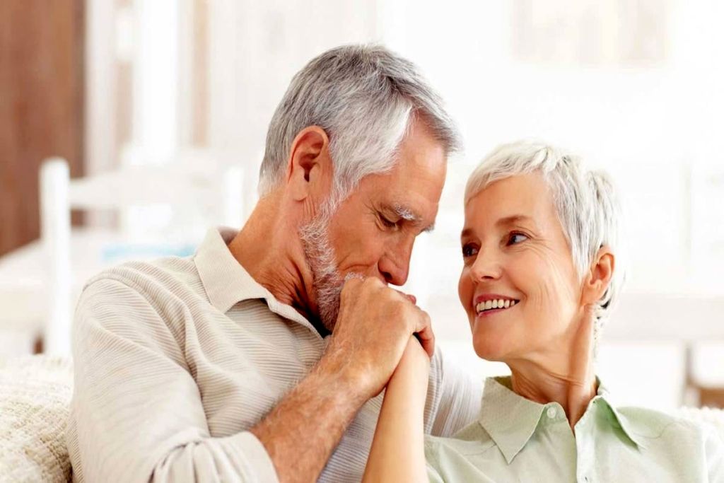 چطور با 10 راهکار ساده با همسر خود رابطه بهتری داشته باشیم؟_آینده 17 1745532822 408 چطور با 10 راهکار ساده با همسر خود رابطه بهتری