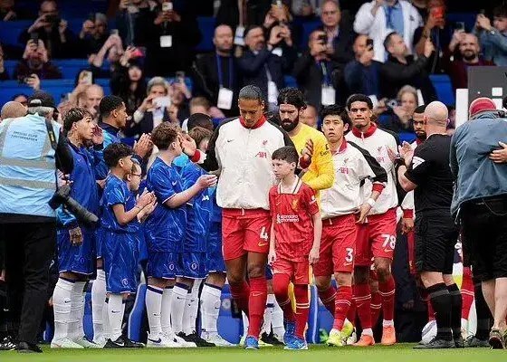 قرمز‌ها در تونل افتخار هو شدند!