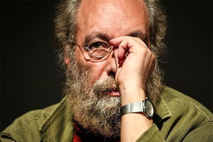 امین حیایی بیشتر منگل می زند تا بیمار!