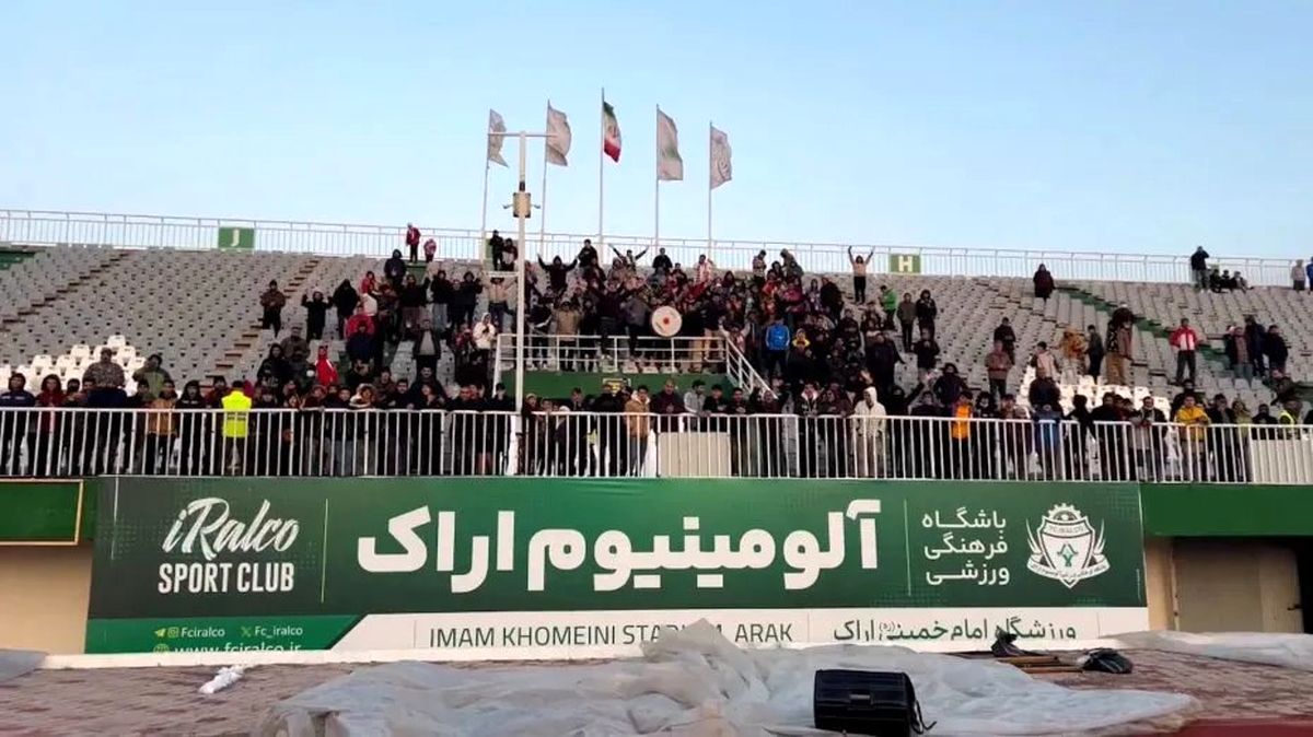 درگیری هواداران استقلال و ملوان در استادیوم اراک/ ویدئو