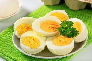 مصرف تخم مرغ در سالمندان باعث چرب شدن کبد می‌شود؟