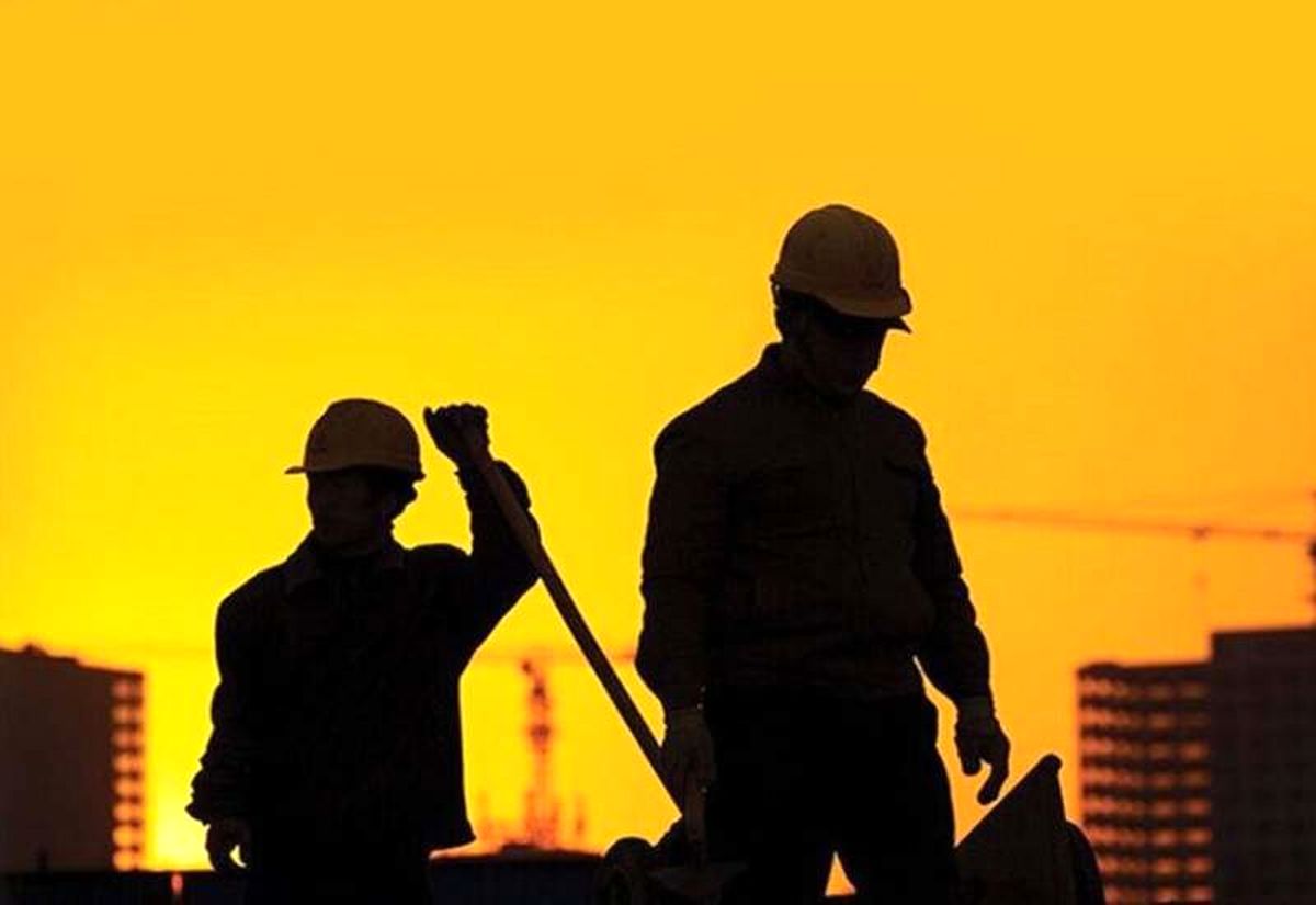 درآمد یک سال فوتبالیست با درآمد چند سال یک کارگر برابری می کند؟