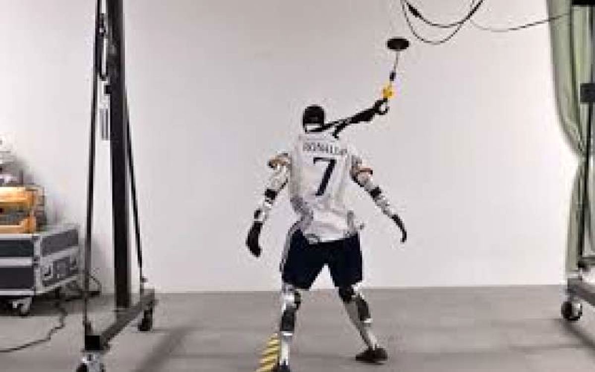 رباتی که شادی گل رونالدو را تقلید می‌کند/ ویدئو

