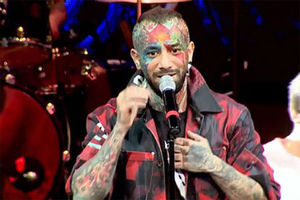 پخش آهنگ تتلو در برنامه رامبد جوان/ ویدئو