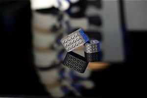 ایمپلنتی که حالت ستون فقرات را از درون بدن گزارش می‌کند_آینده