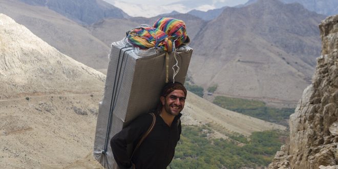 مزایای قانونی که به مقصد نرسید/کولبری و ته‌لنجی؛ نجات معیشت یا تهدید اقتصاد؟_آینده