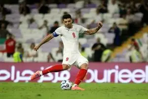 وقتی 10 نفر ایستاده‌اند و همه می‌گویند پنالتی نمی‌زنیم، چه اتفاقی می‌افتد؟