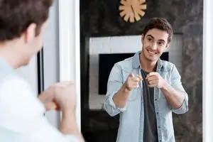 آیا صحبت کردن با خود طبیعی است؟