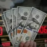 سد مقاومت دلار شکسته شد/ خیز ارز به سمت 150 هزار تومان/ این تصمیم دولت بازار دلار را به آتش کشید