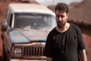 شبی که گنده لات زندان به سراغ جواد عزتی می‌رود/ این سکانس هولناک را ببینید/ ویدئو+18