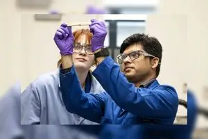 تولید چسب با استفاده از پلاستیک‌های بازیافتی