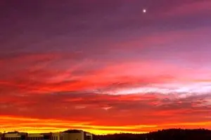 تصویر عجیب سرخ‌رنگ و آخرالزمانی آسمان استرالیا