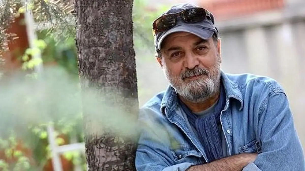 خاطره سیروس مقدم از تماشای سریال پایتخت توسط رهبر شهید همراه با نوه‌هایش | فیلم