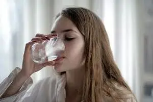 ۷ عادت اشتباه که بدن شما را دچار کم آبی می کند
