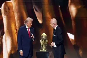 رئیس‌جمهور آمریکا جام قهرمانی را اهدا می‌کند_آینده