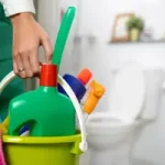 ۵ محصولی که هرگز نباید برای تمیز کردن سرویس بهداشتی استفاده کنید