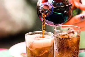 هشدار درباره مصرف زیاد نوشابه و نوشیدنی های شیرین