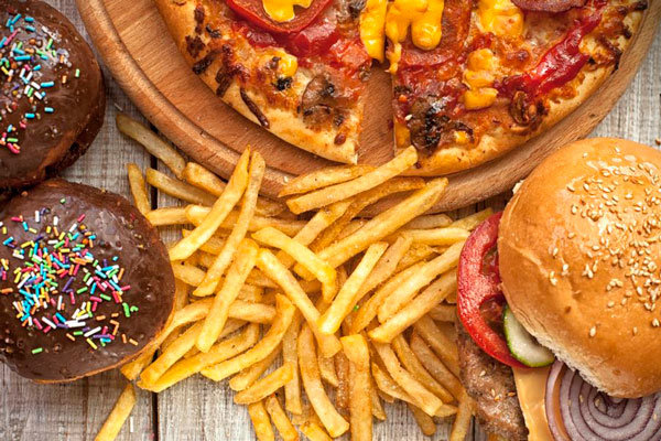 مصرف هر ۱۰۰ گرم غذاهای فرآوریشده خطر بیماریهای مزمن را تا ۱۴٪ افزایش میدهد