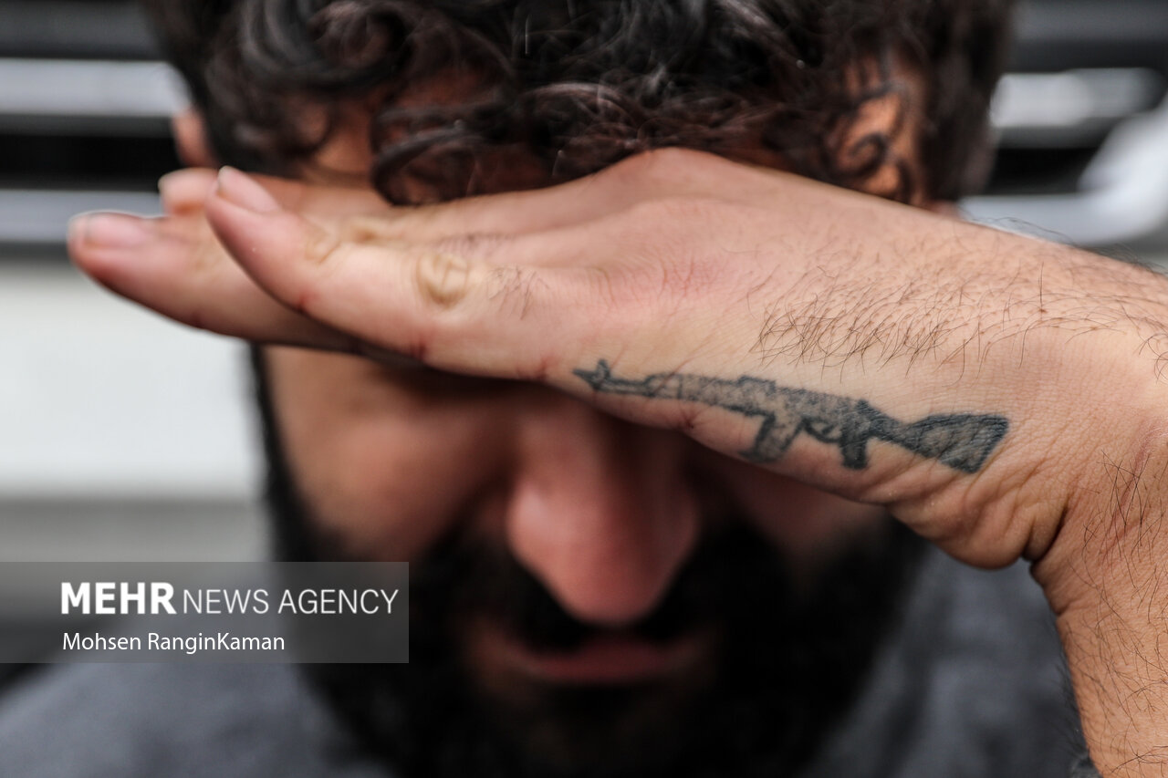 سارق کابل چراغهای راهنمایی تهرانپارس در پوشش کارمند پیمانکار دستگیر شد