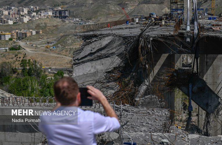 دانشجویان عمران خوارزمی کلاس را در مجاورت پل B۱ کرج برگزار کردند