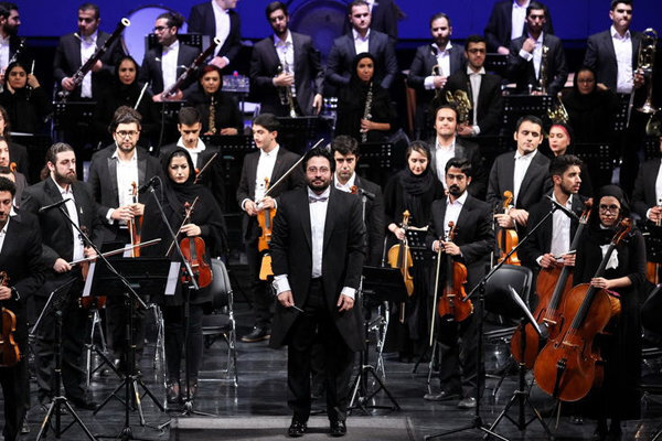 کنسرت ارکستر آیسو با اجرای آثار برامس، شوبرت، الگار و سیبلیوس