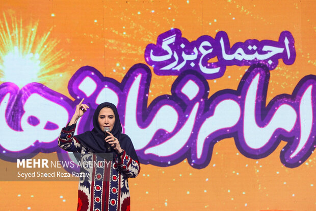 برگزاری اجتماع بزرگ «امام زمانیها» در میدان راهآهن تهران 18 امام زمانیها در большой تجمع Tehran Railway Station