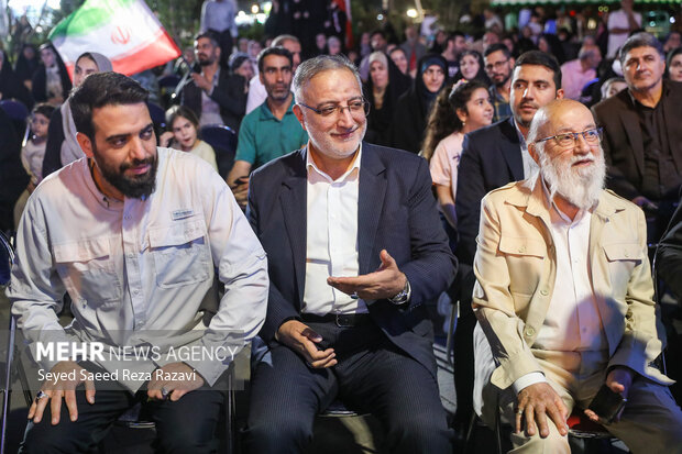 برگزاری اجتماع بزرگ «امام زمانیها» در میدان راهآهن تهران 38 برگزاری بزرگématique «امام زمانیها» در میدان راهآهن تهران