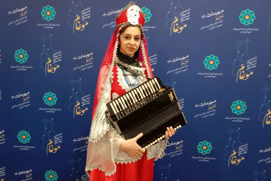 نوجوان تبریزی با قارمون