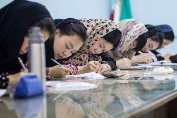 در نشست صمیمی دانشگاه الزهرا (س) با حضور سید محمدباقر جعفری 1 در نشست صمیمی دانشگاه الزهرا (س) با حضور سید محمدباقر جعفری