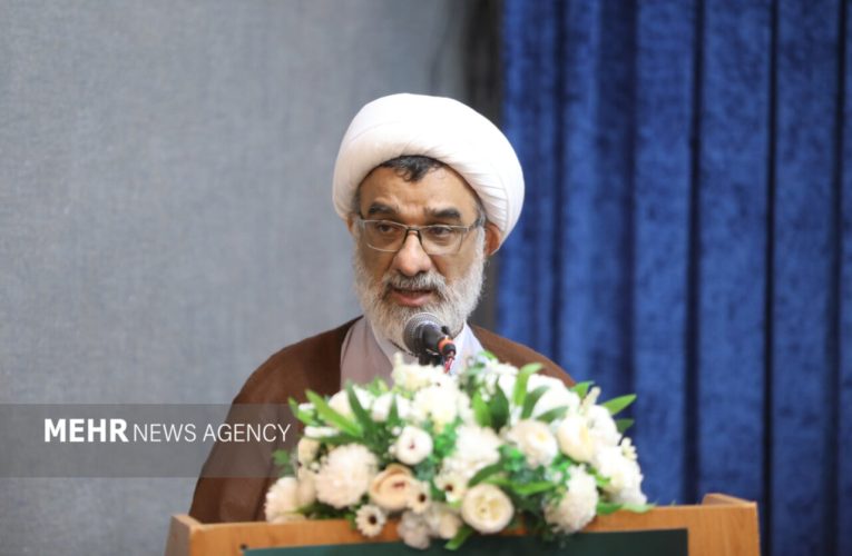 خسروپناه: مسئولان باید بیشتر از مردم به خودسازی بپردازند