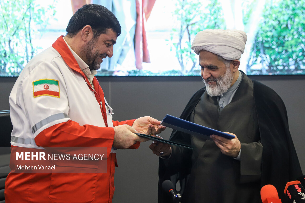 امضای تفاهمنامه همکاری بین بسیج مستضعفین و هلالاحمر